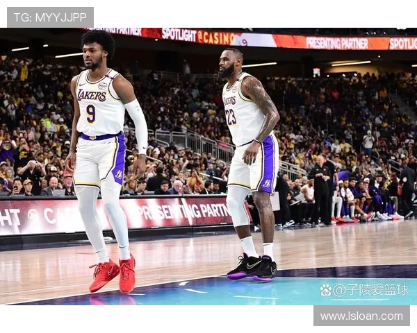 詹姆斯带领湖人逆袭勇士夺下季后赛首胜，浓眉全能表现助攻防守两不误