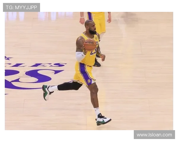 詹姆斯追平科比历史得分纪录 湖人主场击败勇士迎四连胜