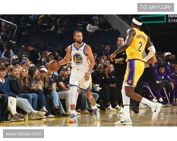 詹姆斯领衔湖人胜勇士 霍华德重返NBA季前赛表现抢眼